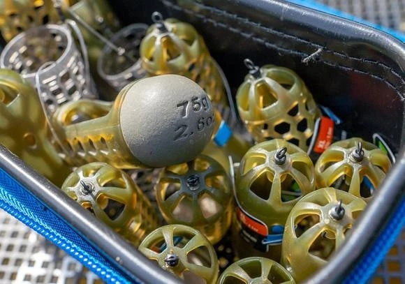 Absolute Window Feeders (caged) Large 3 Absolute Window Feeders (caged) Large